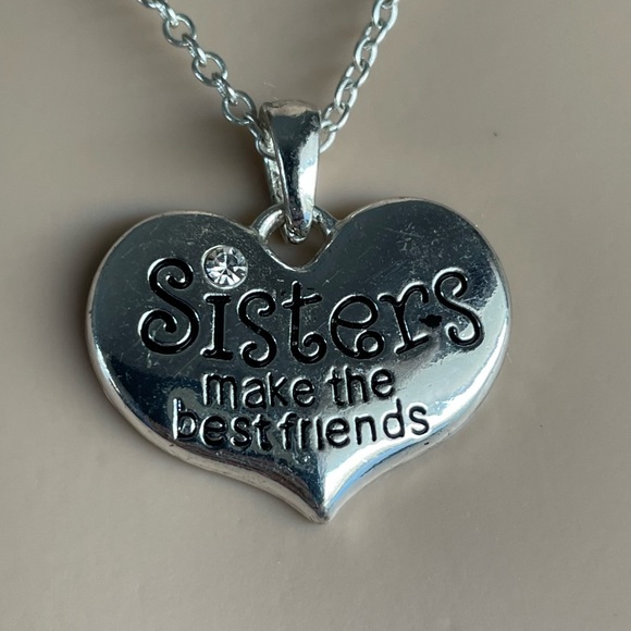 Claire’s Y2K Silver Heart Sisters Make The Best Friends Quote Charm Necklace - Picture 4 of 5